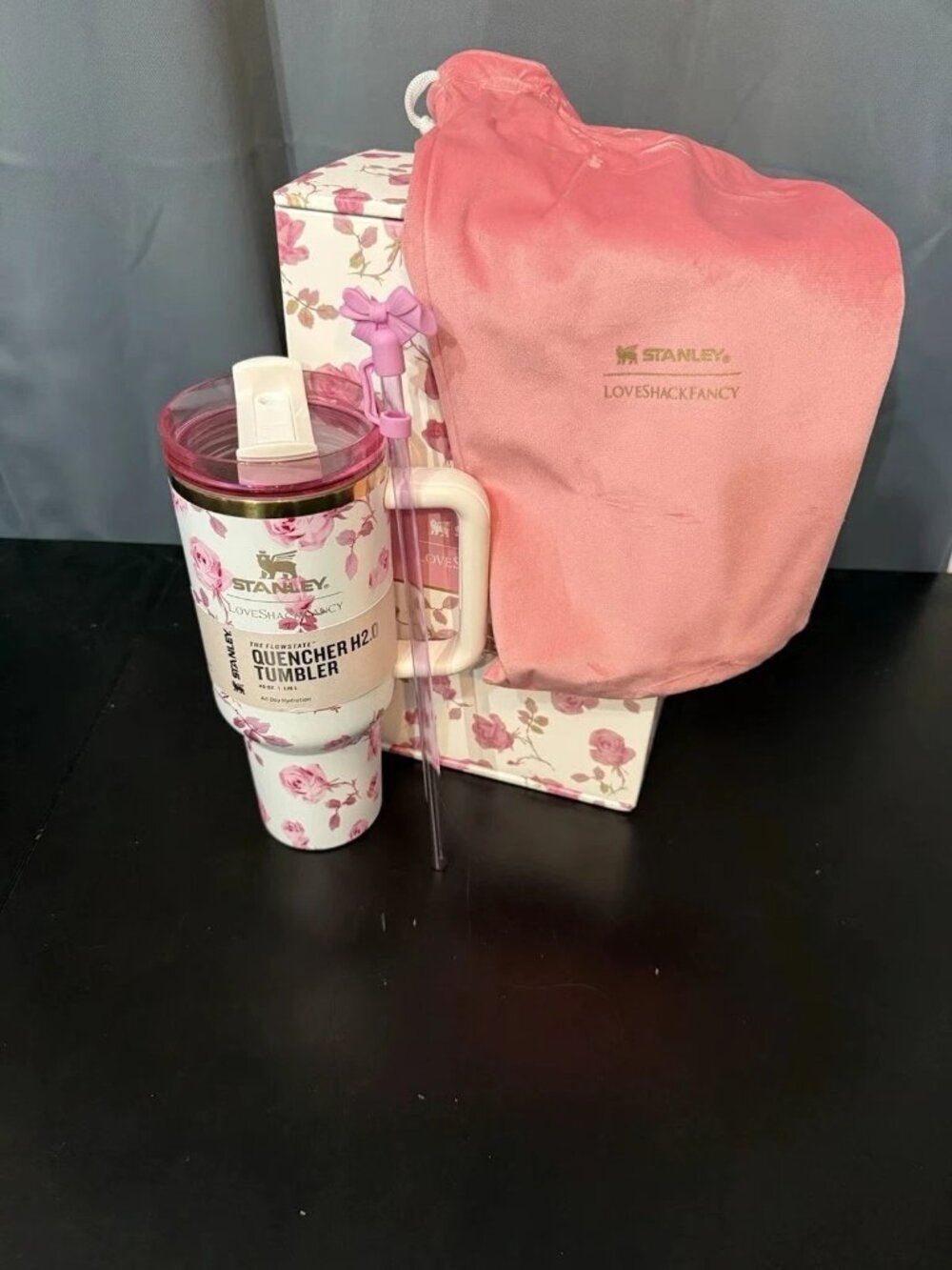 Stanley x LoveShackFancy 40oz Ribbon Rosa Flowstate H2.0 Tumbler White & Pink - Picture 3 of 4